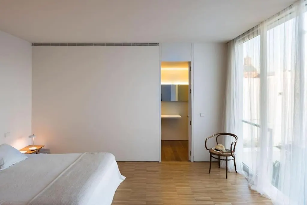 Luxe Vanguard & History, Top Pool. Inner Sanctum 세비야 0*,  스페인