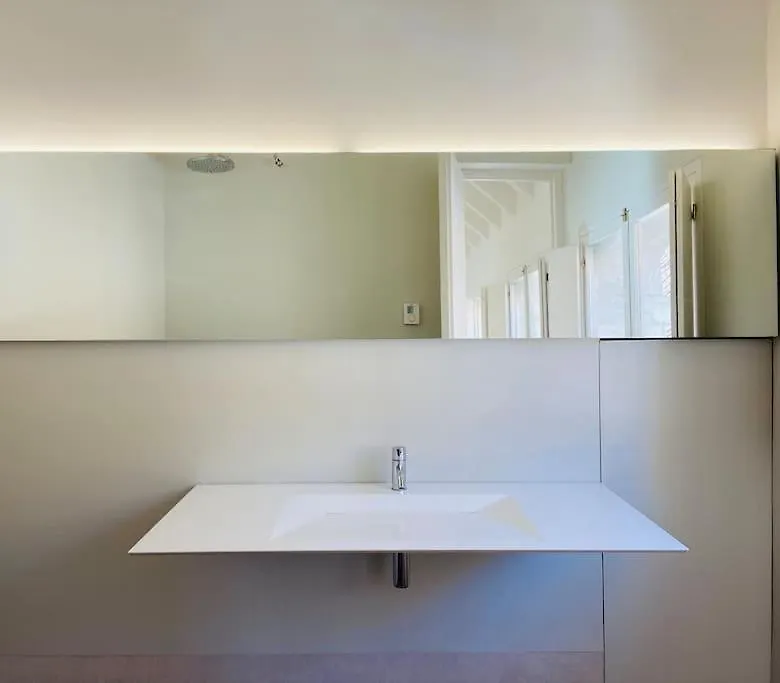 Luxe Vanguard & History, Top Pool. Inner Sanctum Sevilla Spanje